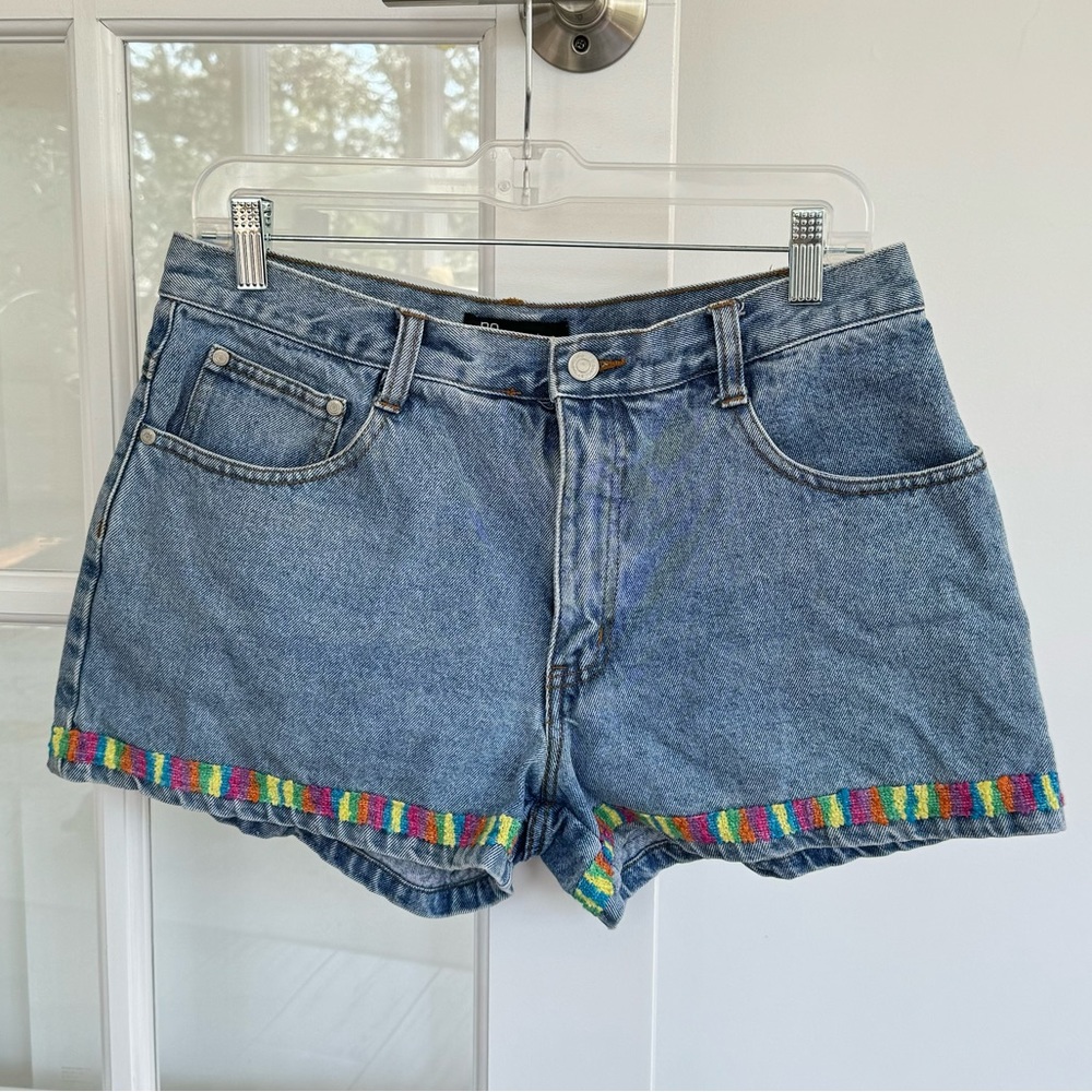 Vintage 90s Kid No Boundaries Rainbow Trim Denim Jean Shorts Juniors Boho Size 8